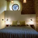 Casas De Isu Hotel *