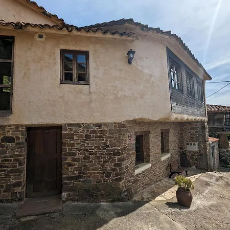 Casas De Isu Hotel *