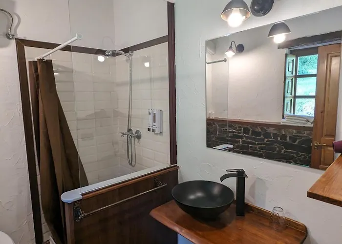 Casas De Isu Hotel *