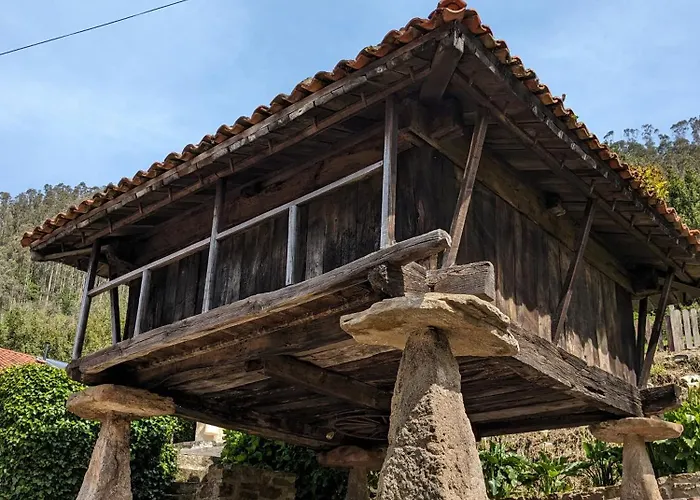 Casas De Isu Hotel *